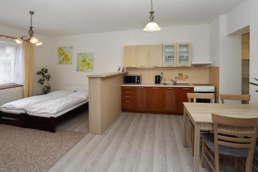 Aparthotel Brokes Lanškroun Екстериор снимка